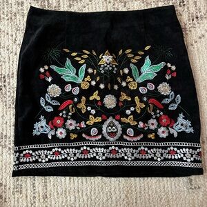 Mini velvet skirt with embroidery
